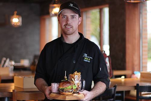 Burgers au cerf de Maxime Brûlé, chef de l’Élan, brasserie chasse et pêche