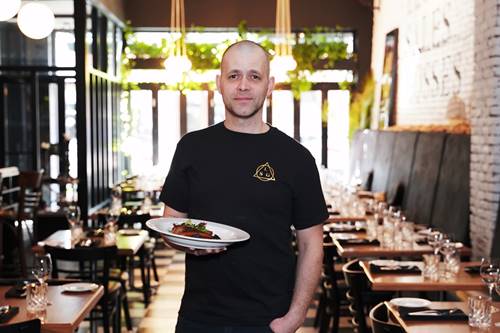 Mijoté d’ours noir aux morilles, à l'ail noir et  au vin rouge