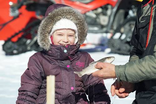 La journée de pêche sur glace de l'école La Morelle, un outil de rapprochement avec la nature